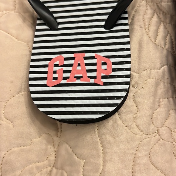Gap flip flop size  9-10 brand new no tag - Picture 3 of 7